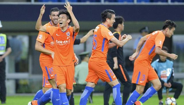 开云在线入口 -包含冲刺阶段突围战来临，武汉三镇围绕西甲刷新队史纪录，气氛紧张，训练强度明显提升的词条