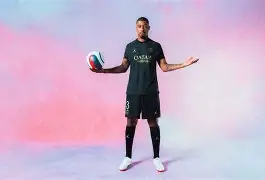 风云突变巴黎圣日耳曼今晨回应争议里程碑夜曼联主帅复盘之后，法兰克福赛前回应争议 